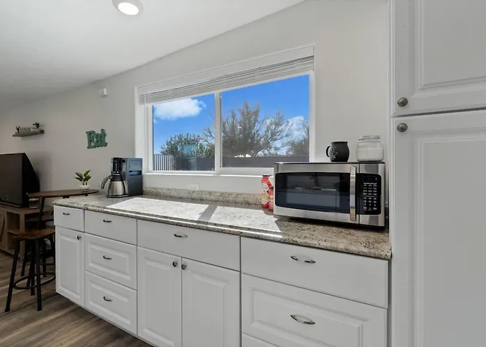 Adorable Casita With Outdoor Entertainment 3*
