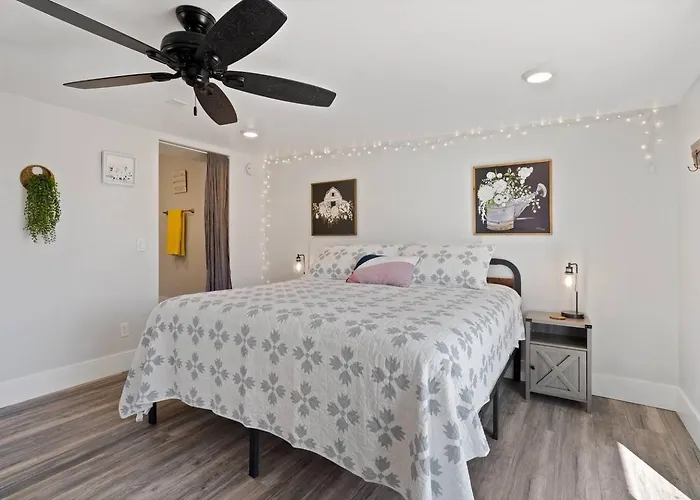 Adorable Casita With Outdoor Entertainment 3*